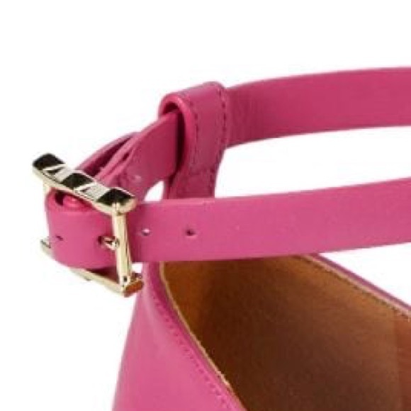 SOLD🎈 VALENTINO GARAVANI Classic Leather Flats - Picture 2 of 5